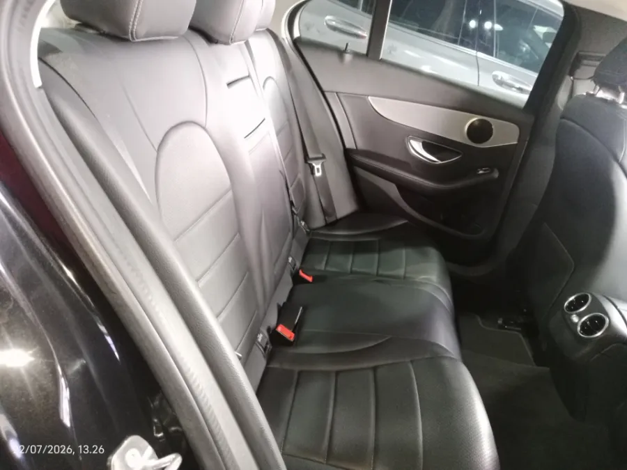 Foto Mobil Bekas Kabin Belakang Mercedes-Benz C200 2.0 tahun 2017