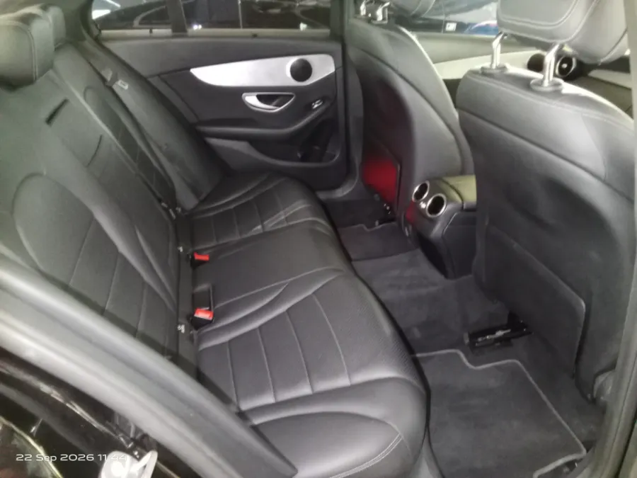Foto Mobil Bekas Kabin Belakang Mercedes-Benz C200 2.0 tahun 2017