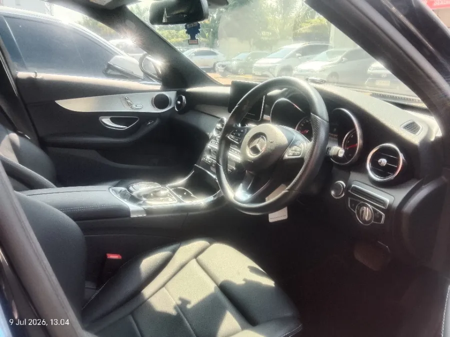 Foto Mobil Bekas Kabin Depan Mercedes-Benz C200 2.0 tahun 2017