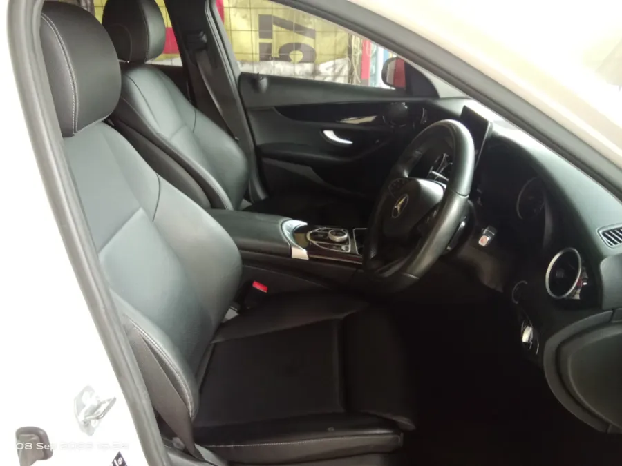 Foto Mobil Bekas Kabin Depan Mercedes-Benz C200 2.0 tahun 2017