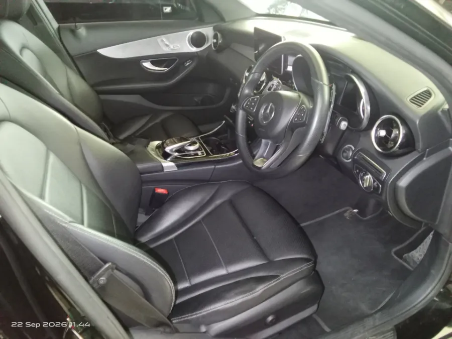 Foto Mobil Bekas Kabin Depan Mercedes-Benz C200 2.0 tahun 2017
