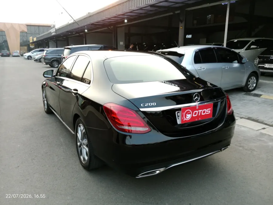 Foto Mobil Bekas Kiri Belakang Mercedes-Benz C200 2.0 tahun 2017