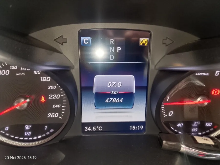 Foto Mobil Bekas Odometer Mercedes-Benz C200 2.0 tahun 2017