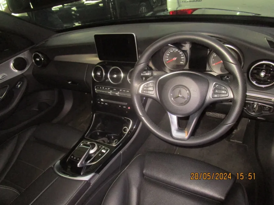 Foto Mobil Bekas Dashboard Mercedes-Benz C200 2.0 tahun 2018