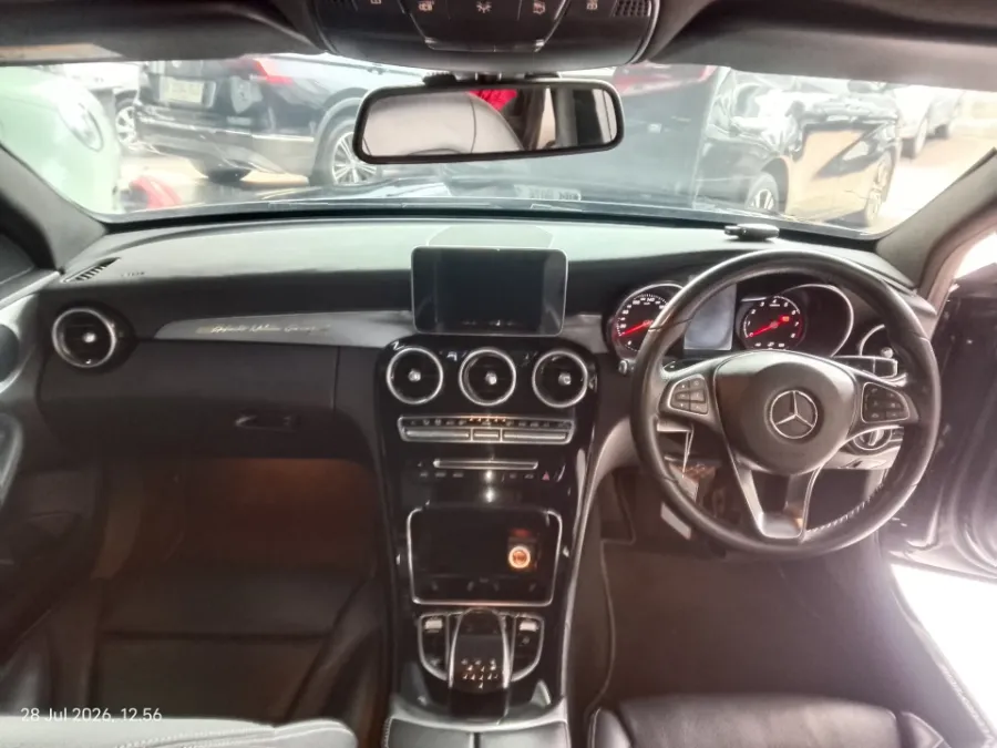 Foto Mobil Bekas Dashboard Mercedes-Benz C200 2.0 tahun 2018
