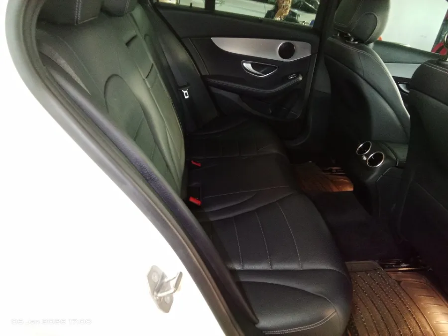 Foto Mobil Bekas Kabin Belakang Mercedes-Benz C200 2.0 tahun 2018