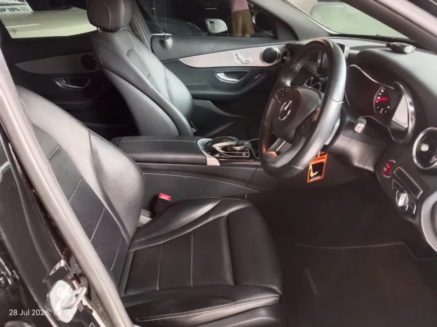 Foto Mobil Bekas Kabin Depan Mercedes-Benz C200 2.0 tahun 2018