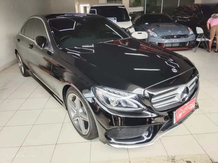Foto Mobil Bekas Kanan Depan Mercedes-Benz C200 2.0 tahun 2018