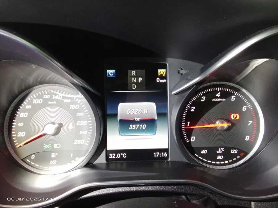 Foto Mobil Bekas Odometer Mercedes-Benz C200 2.0 tahun 2018