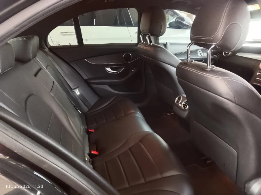 Foto Mobil Bekas Kabin Belakang Mercedes-Benz C200 2.0 tahun 2020