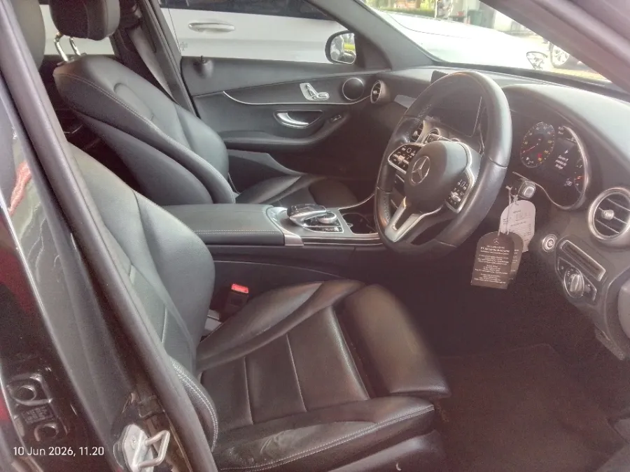 Foto Mobil Bekas Kabin Depan Mercedes-Benz C200 2.0 tahun 2020