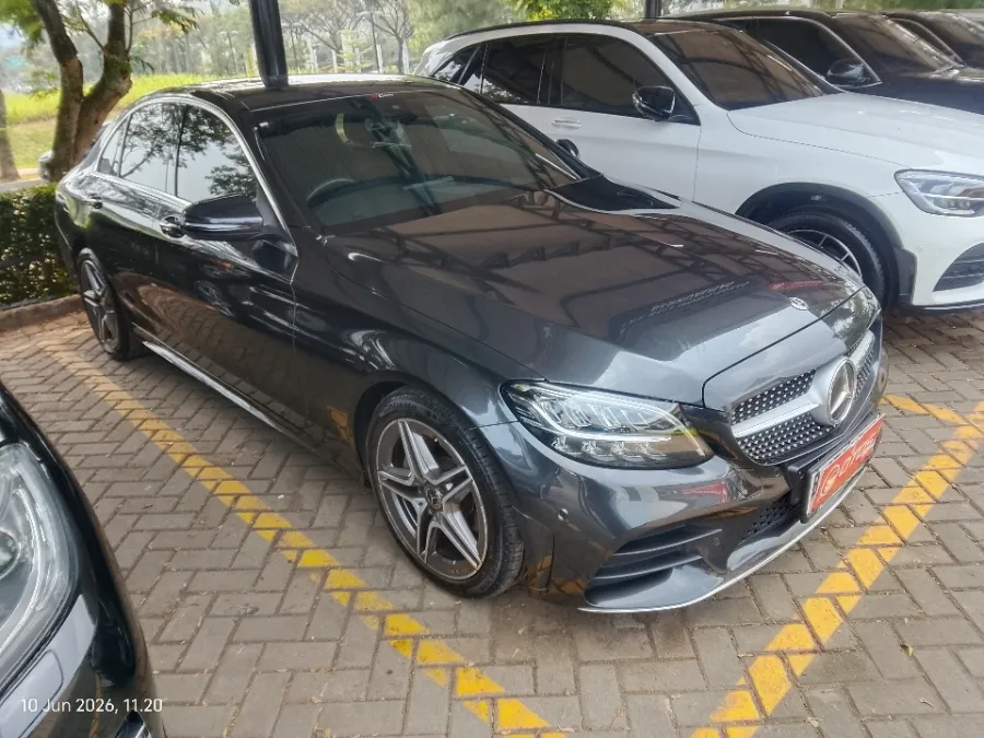 Foto Mobil Bekas Kanan Depan Mercedes-Benz C200 2.0 tahun 2020