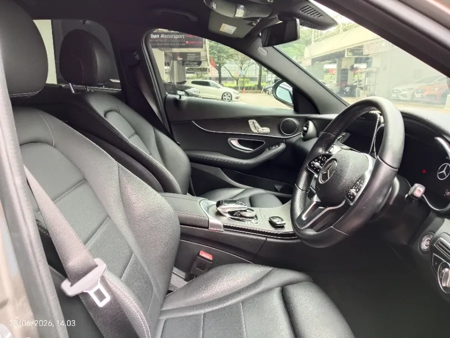 Foto Mobil Bekas Kabin Depan Mercedes-Benz C200 2.0 tahun 2021
