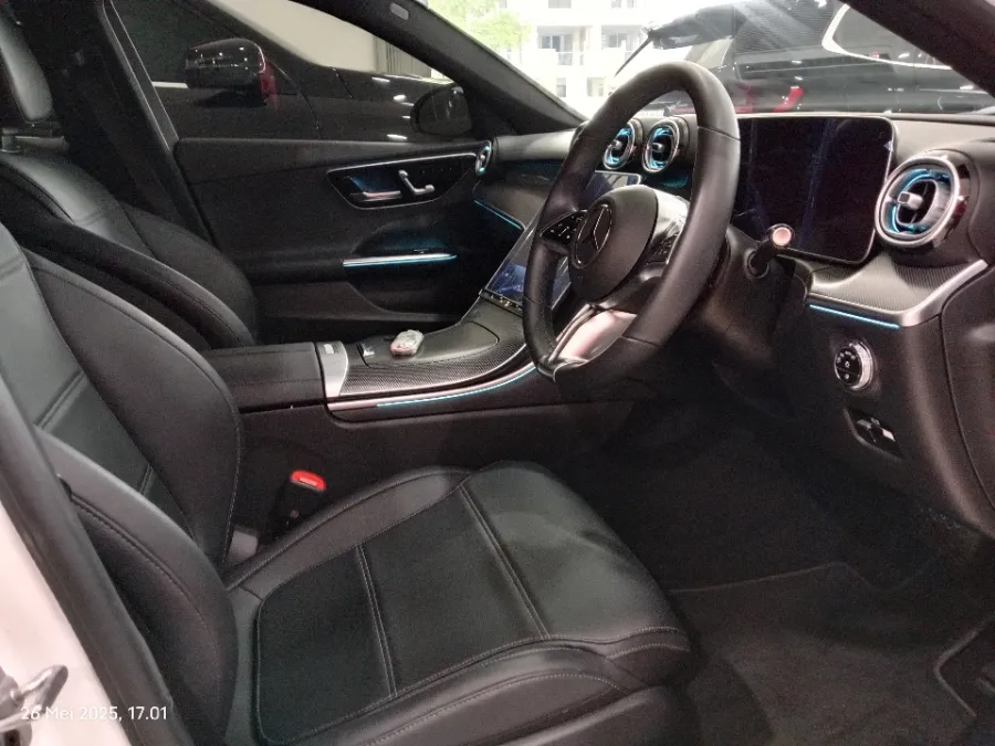 Foto Mobil Bekas Kabin Depan Mercedes-Benz C200 2.0 tahun 2023