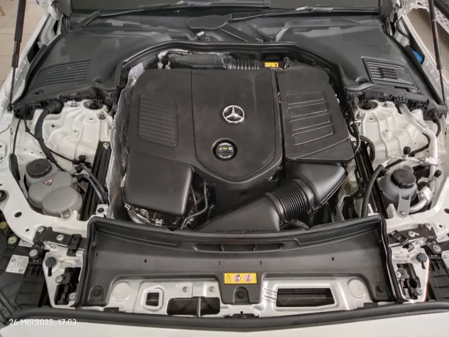 Foto Mobil Bekas Mesin Mercedes-Benz C200 2.0 tahun 2023