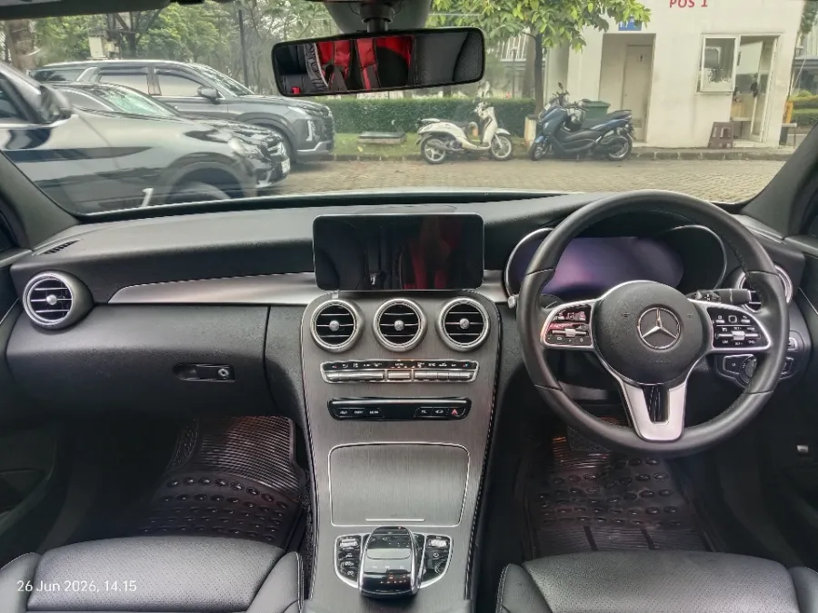 Foto Mobil Bekas Dashboard Mercedes-Benz C200 2.0 AMG Line tahun 2020