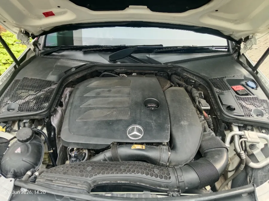 Foto Mobil Bekas Mesin Mercedes-Benz C200 2.0 AMG Line tahun 2020