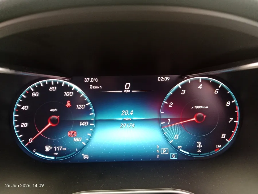 Foto Mobil Bekas Odometer Mercedes-Benz C200 2.0 AMG Line tahun 2020