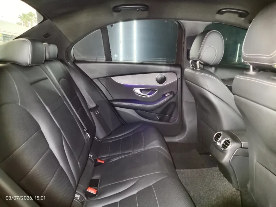 Foto Mobil Bekas Kabin Belakang Mercedes-Benz C200 2.0 Avantgarde tahun 2019