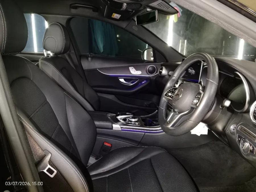 Foto Mobil Bekas Kabin Depan Mercedes-Benz C200 2.0 Avantgarde tahun 2019