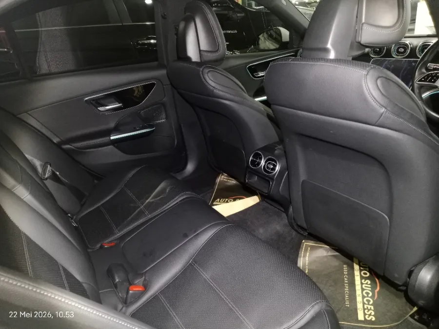 Foto Mobil Bekas Kabin Belakang Mercedes-Benz C200 2.0 Avantgarde tahun 2022