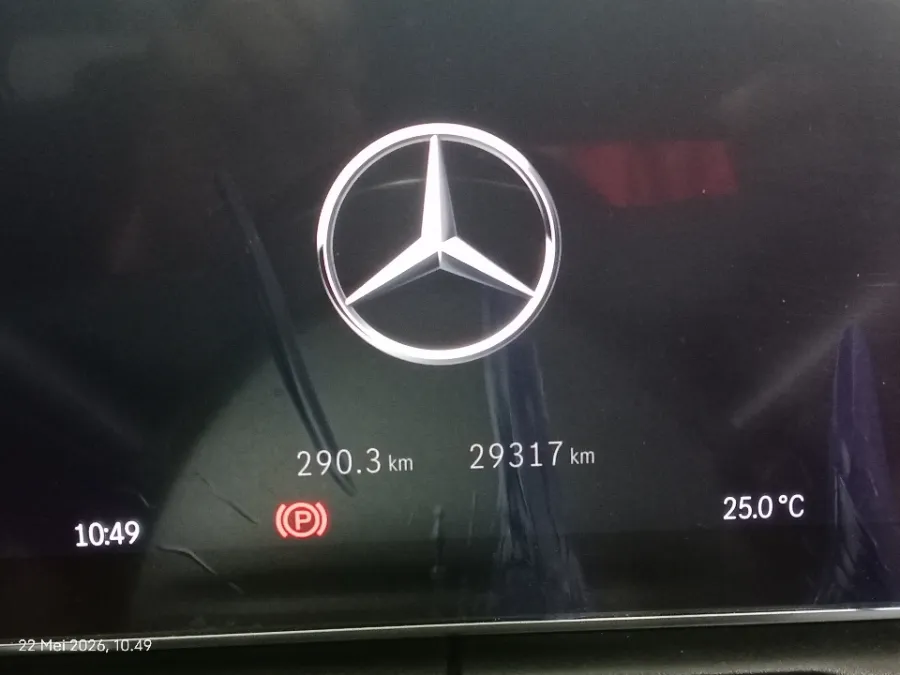 Foto Mobil Bekas Odometer Mercedes-Benz C200 2.0 Avantgarde tahun 2022