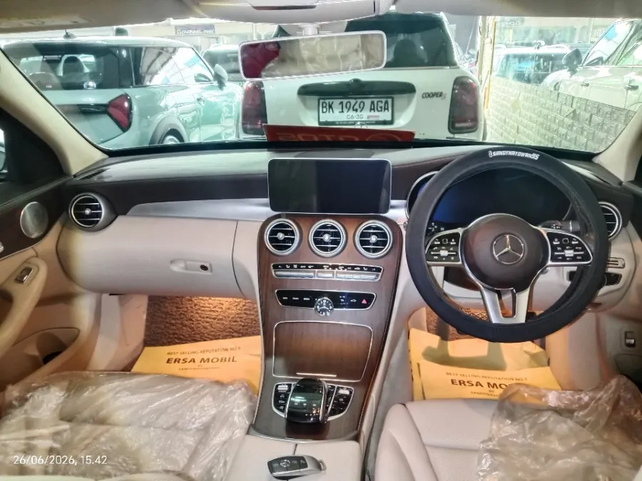 Foto Mobil Bekas Dashboard Mercedes-Benz C200 2.0 S205 tahun 2019