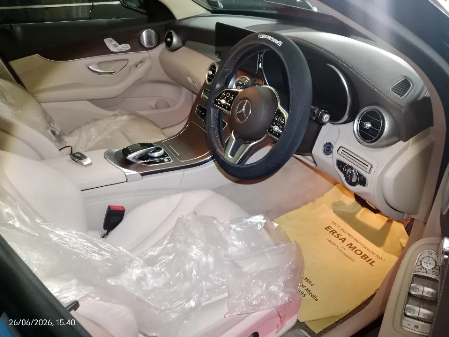 Foto Mobil Bekas Kabin Depan Mercedes-Benz C200 2.0 S205 tahun 2019