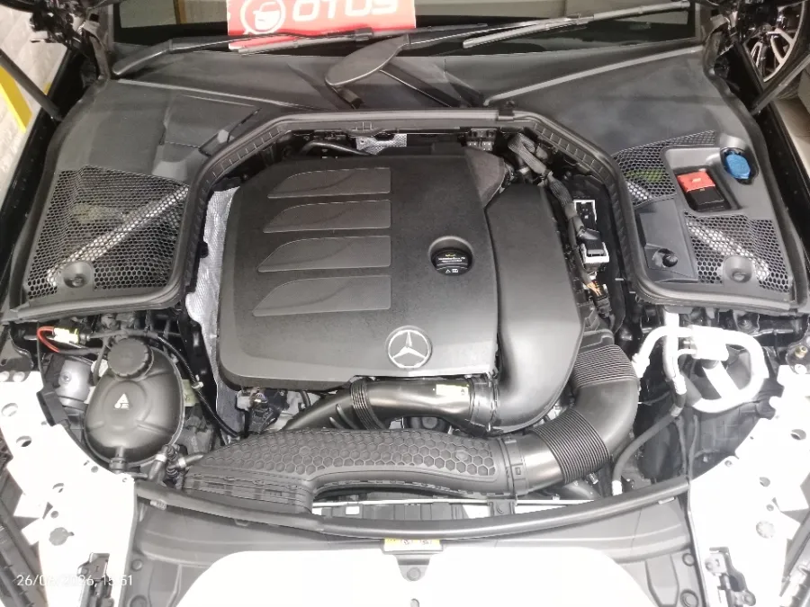 Foto Mobil Bekas Mesin Mercedes-Benz C200 2.0 S205 tahun 2019
