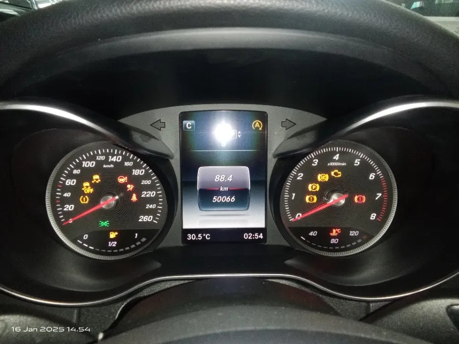 Foto Mobil Bekas Odometer Mercedes-Benz C200 2.0 W205 tahun 2014
