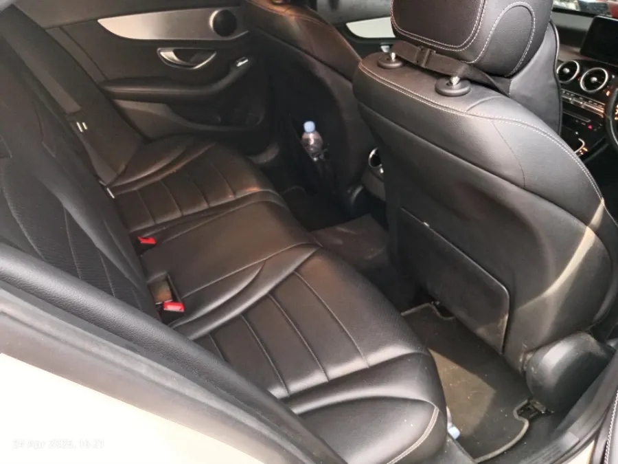 Foto Mobil Bekas Kabin Belakang Mercedes-Benz C200 2.0 W205 tahun 2015