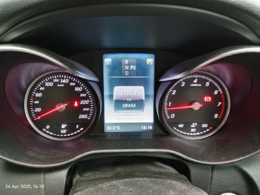 Foto Mobil Bekas Odometer Mercedes-Benz C200 2.0 W205 tahun 2015