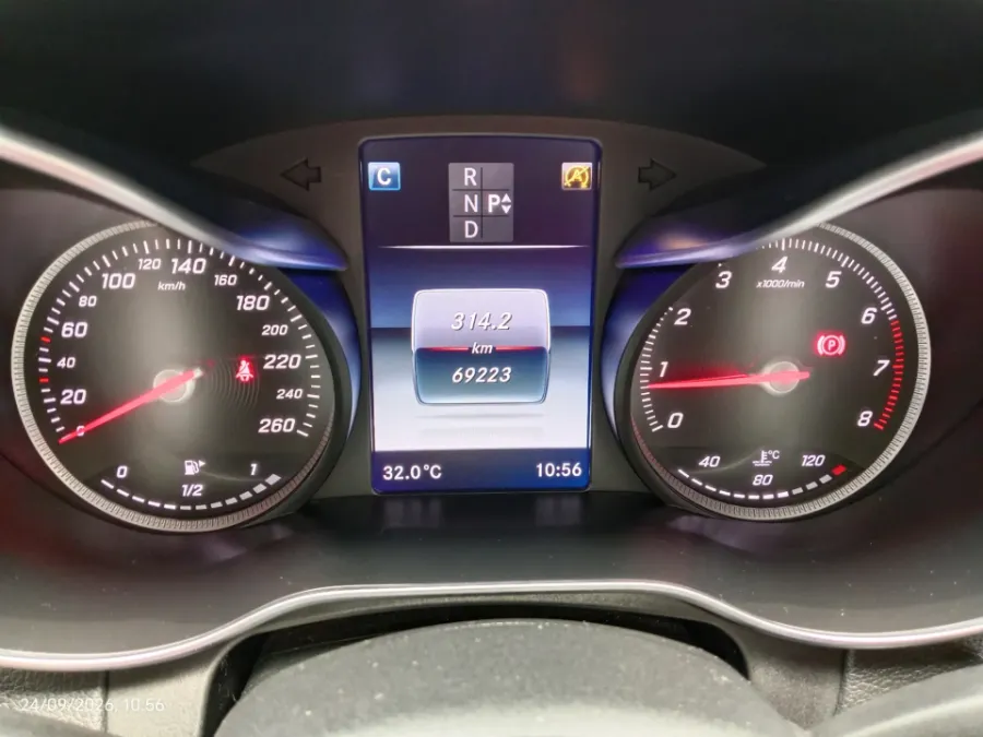Foto Mobil Bekas Odometer Mercedes-Benz C200 2.0 W205 tahun 2016