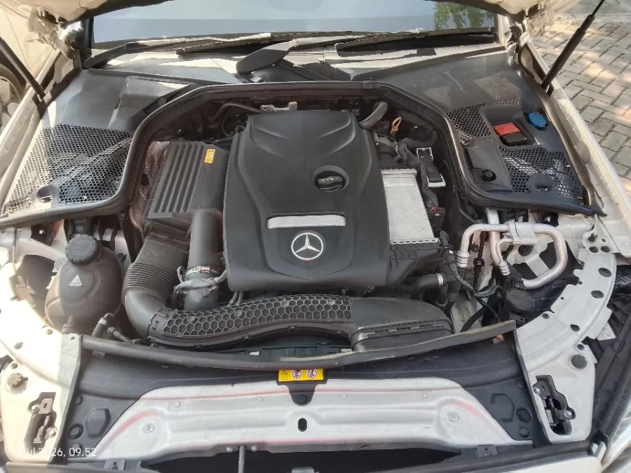 Foto Mobil Bekas Mesin Mercedes-Benz C200 2.0 W205 tahun 2017