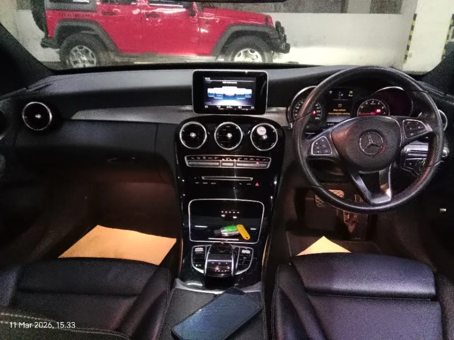 Foto Mobil Bekas Dashboard Mercedes-Benz C200 2.0 W205 tahun 2018