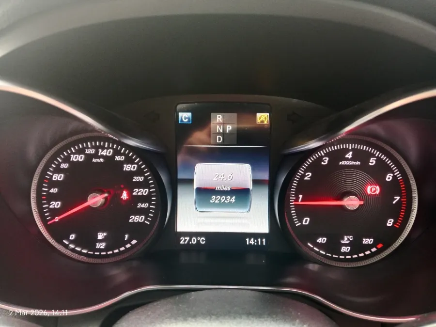 Foto Mobil Bekas Odometer Mercedes-Benz C200 2.0 W205 tahun 2018