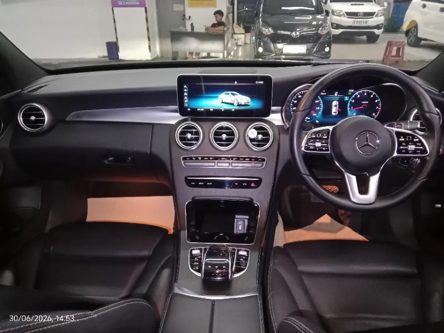 Foto Mobil Bekas Dashboard Mercedes-Benz C200 2.0 W205 tahun 2019