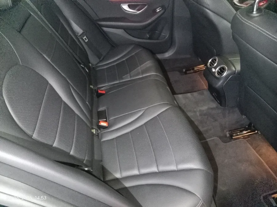 Foto Mobil Bekas Kabin Belakang Mercedes-Benz C200 2.0 W205 tahun 2019