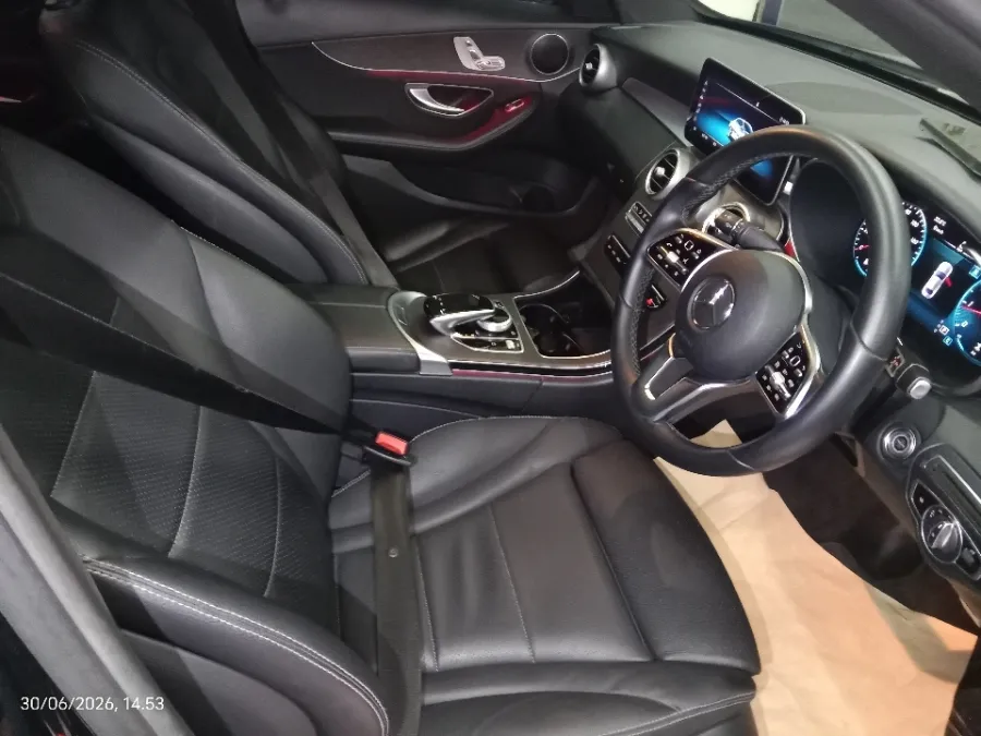 Foto Mobil Bekas Kabin Depan Mercedes-Benz C200 2.0 W205 tahun 2019