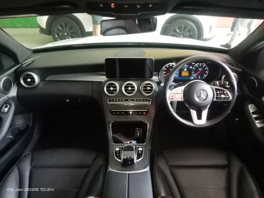 Foto Mobil Bekas Dashboard Mercedes-Benz C200 2.0 W205 tahun 2020