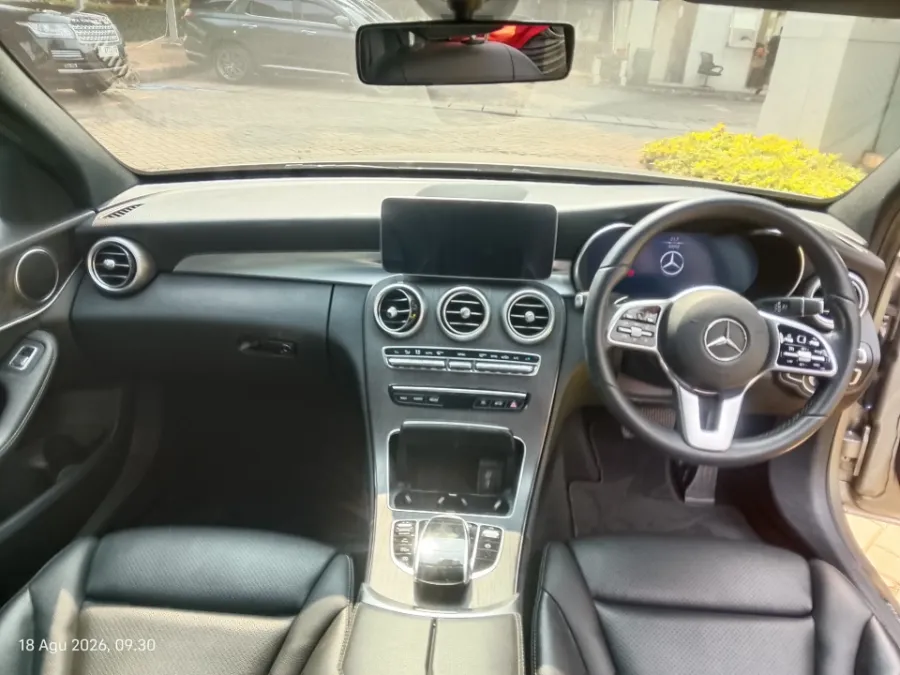 Foto Mobil Bekas Dashboard Mercedes-Benz C200 2.0 W205 tahun 2020