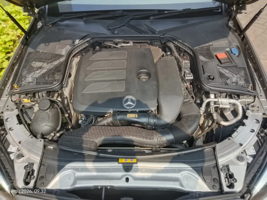 Foto Mobil Bekas Mesin Mercedes-Benz C200 2.0 W205 tahun 2020