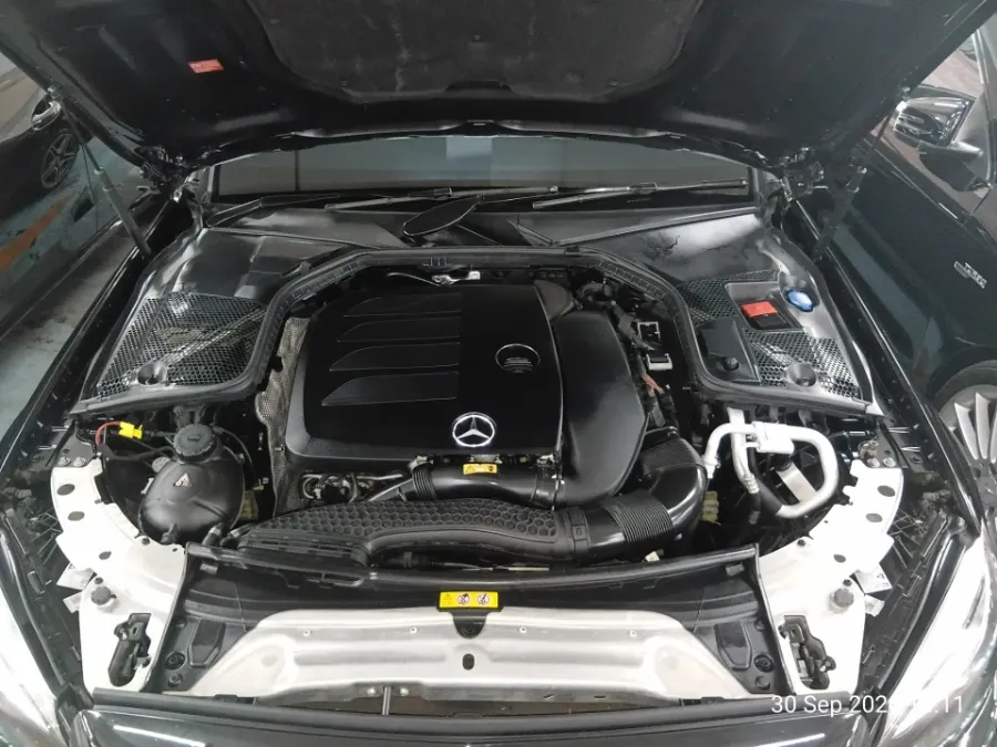 Foto Mobil Bekas Mesin Mercedes-Benz C200 2.0 W205 tahun 2020