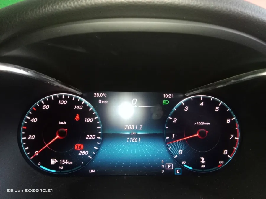 Foto Mobil Bekas Odometer Mercedes-Benz C200 2.0 W205 tahun 2020
