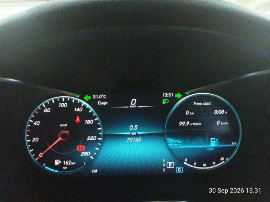 Foto Mobil Bekas Odometer Mercedes-Benz C200 2.0 W205 tahun 2020