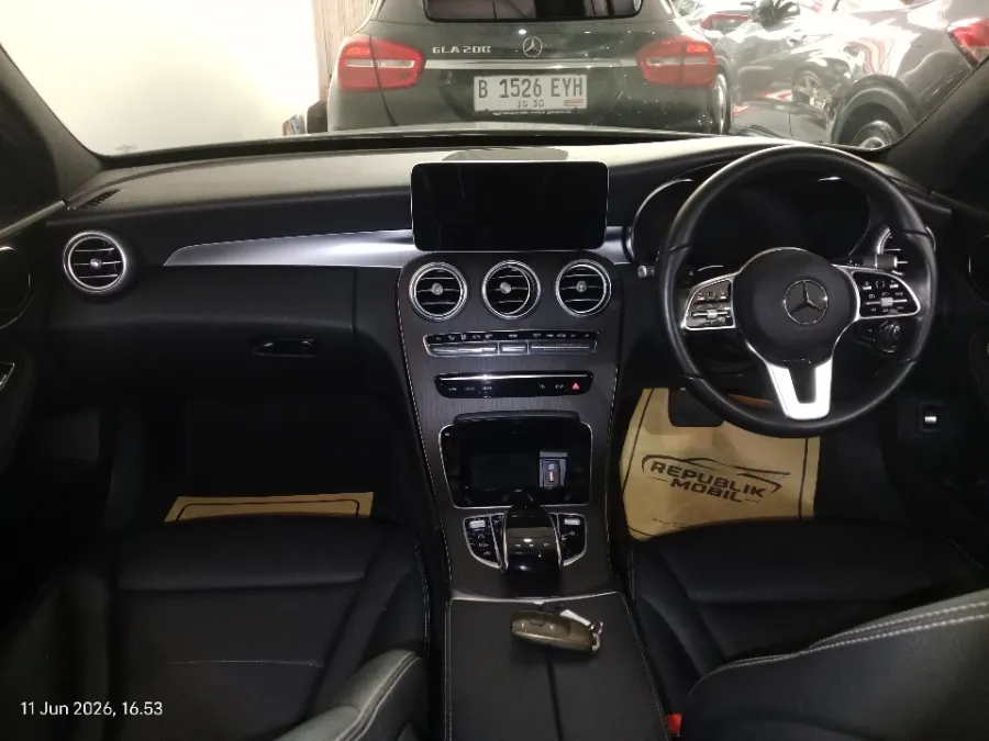 Foto Mobil Bekas Dashboard Mercedes-Benz C200 2.0 W205 tahun 2021