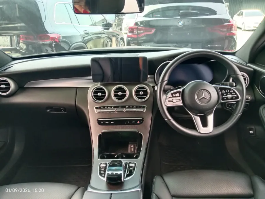 Foto Mobil Bekas Dashboard Mercedes-Benz C200 2.0 W205 tahun 2021