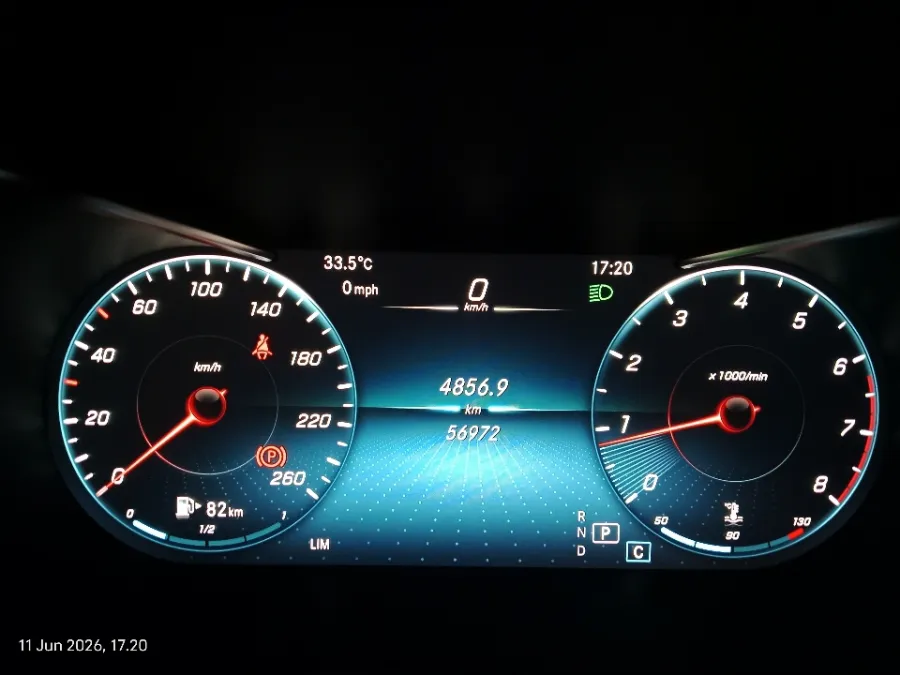 Foto Mobil Bekas Odometer Mercedes-Benz C200 2.0 W205 tahun 2021