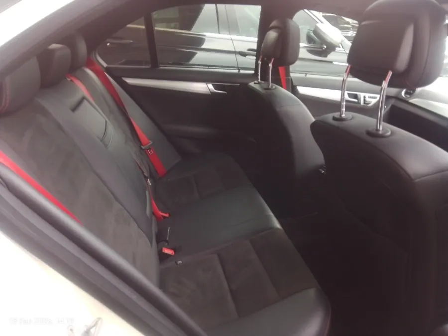 Foto Mobil Bekas Kabin Belakang Mercedes-Benz C250 1.8 CGI tahun 2014