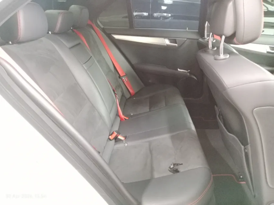 Foto Mobil Bekas Kabin Belakang Mercedes-Benz C250 1.8 CGI tahun 2014